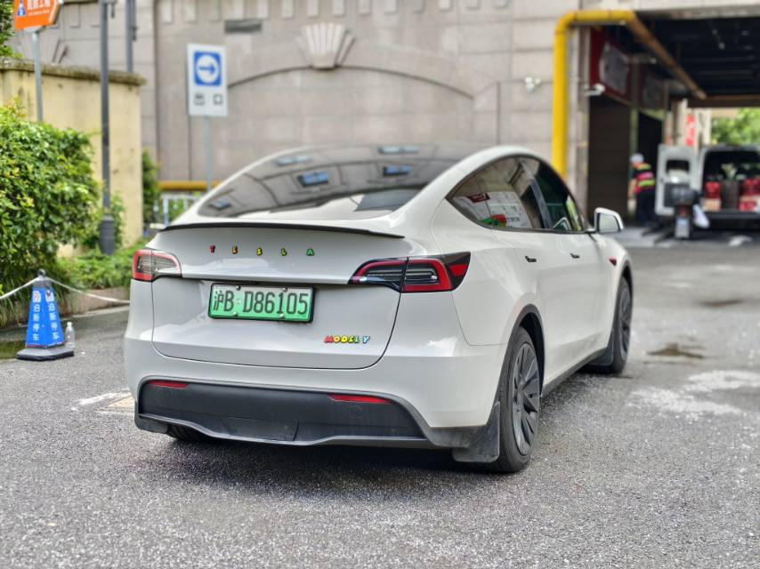 Tesla Model Y 2022 car image #7