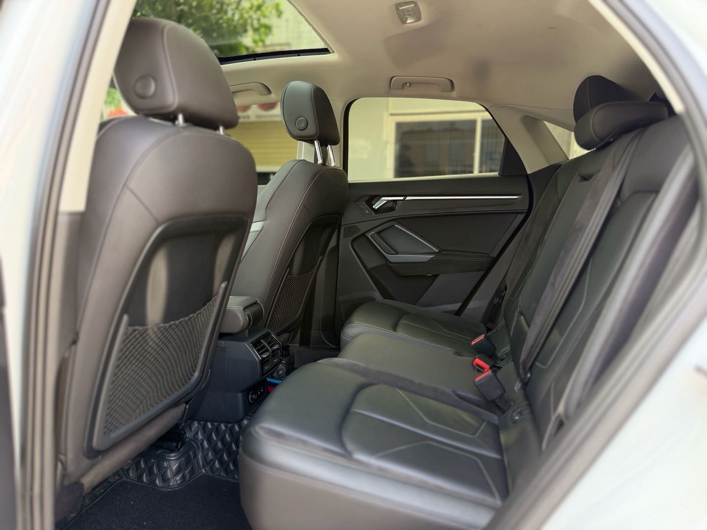 Audi Q3 2023 car image #10