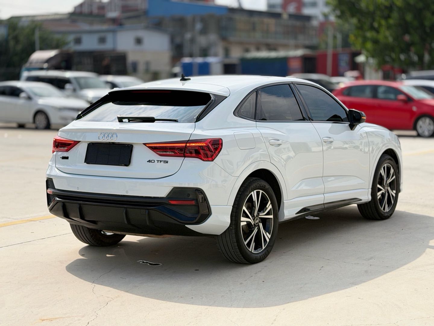 Audi Q3 2023 car image #8