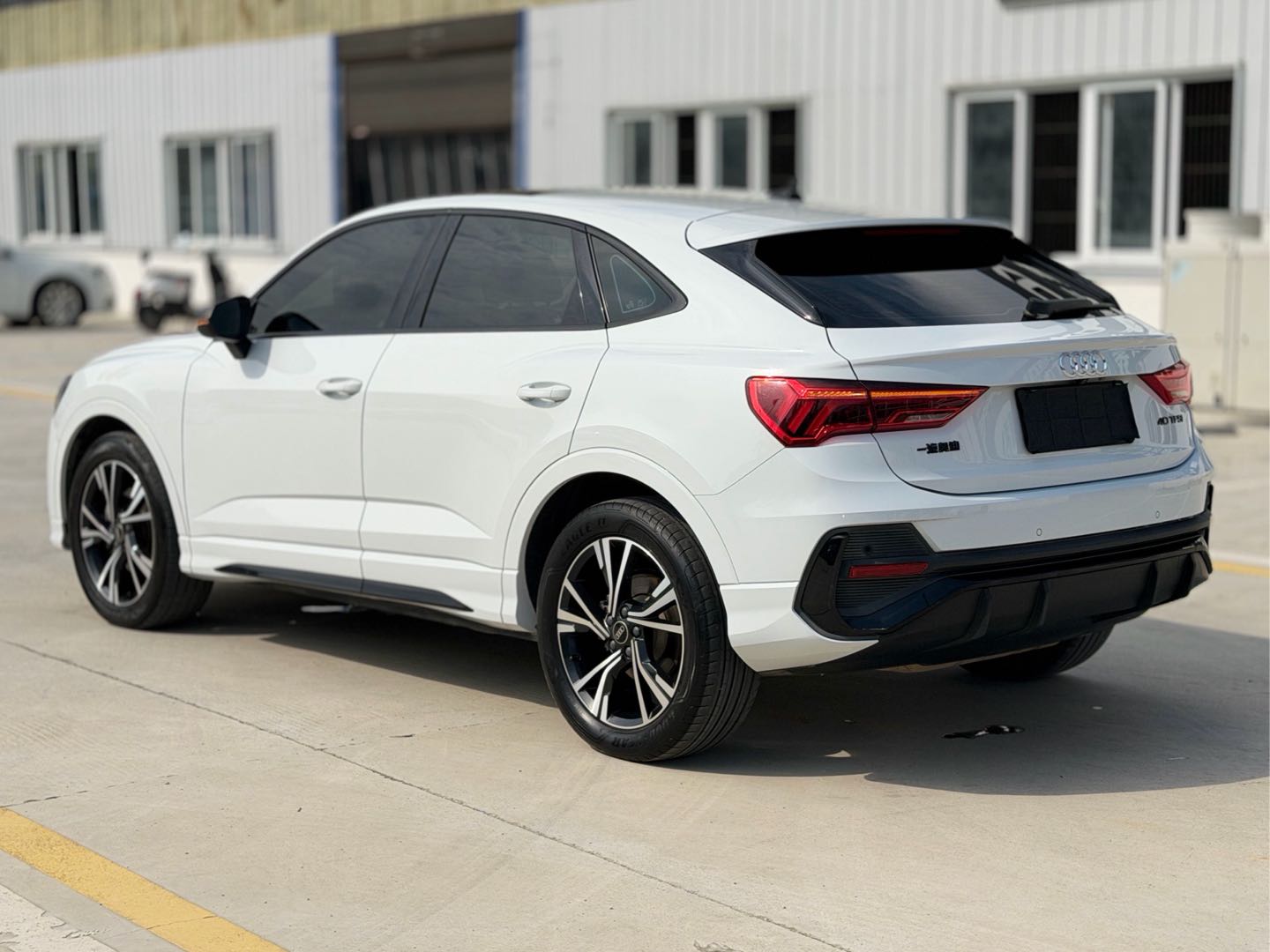 Audi Q3 2023 car image #6