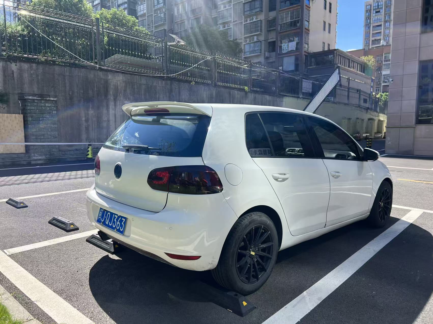 Volkswagen Golf 2012 car image #6