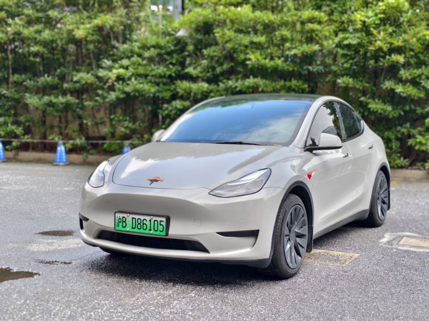 Tesla Model Y 2022 car image #2