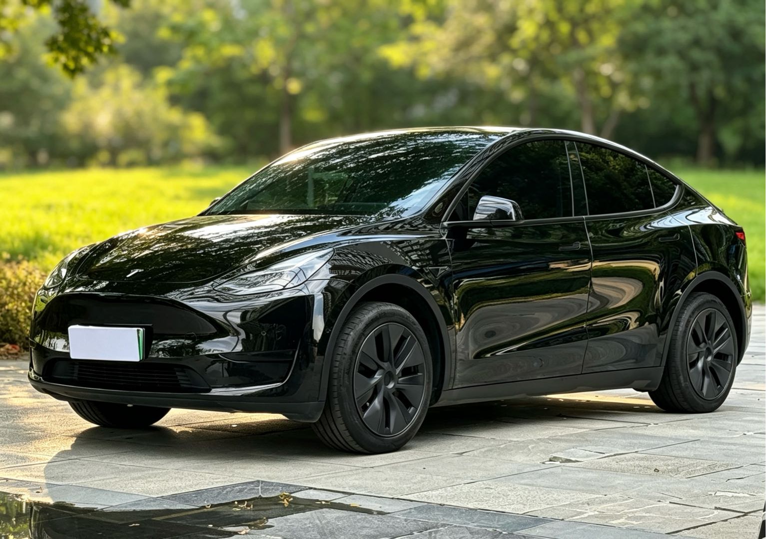 Tesla Model Y 2023 #2 Tesla Model Y 2023 car image #2