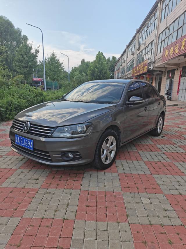 Volkswagen Bora 2014 car image 