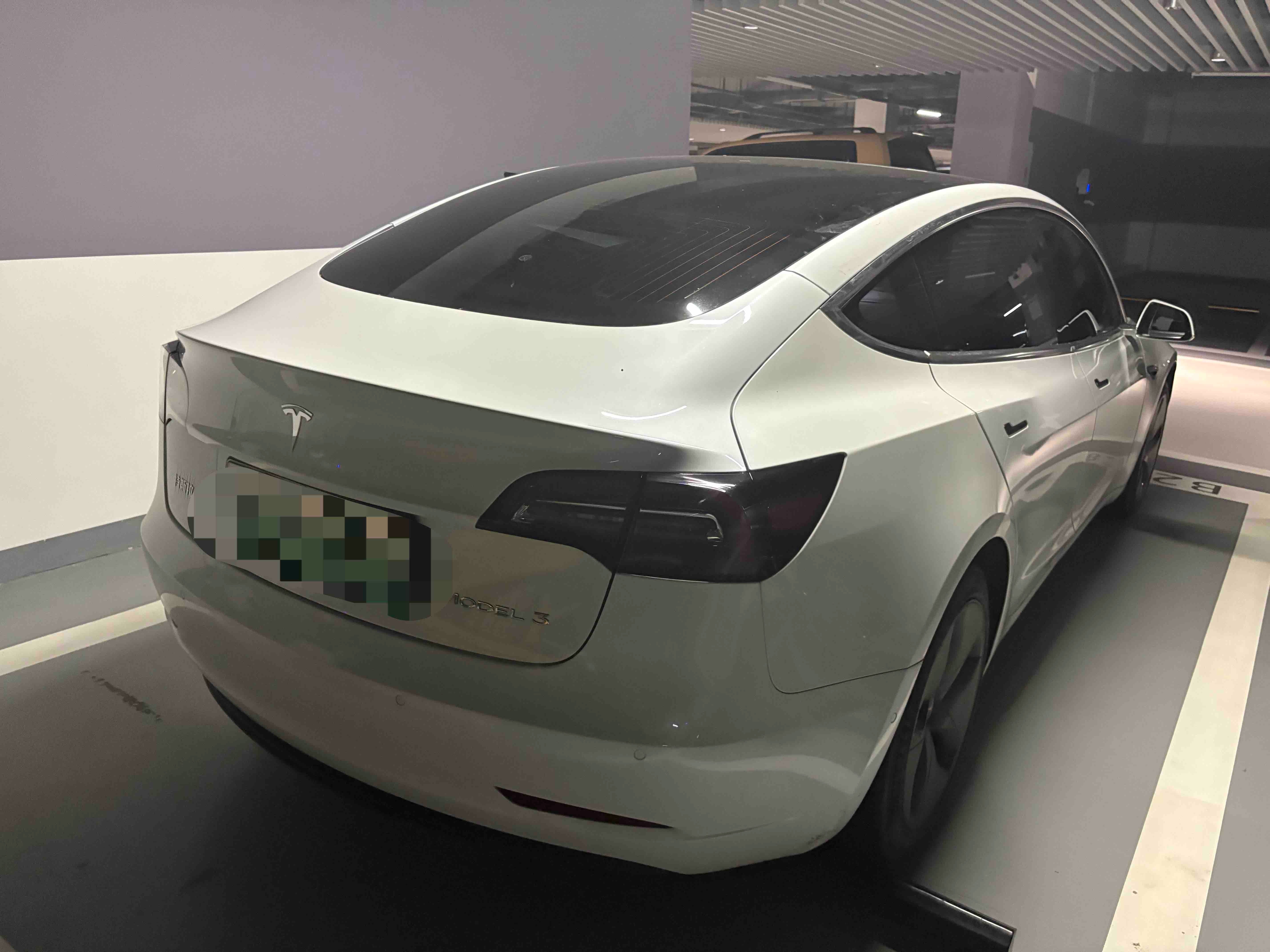 Tesla Model 3 2020 car image #11