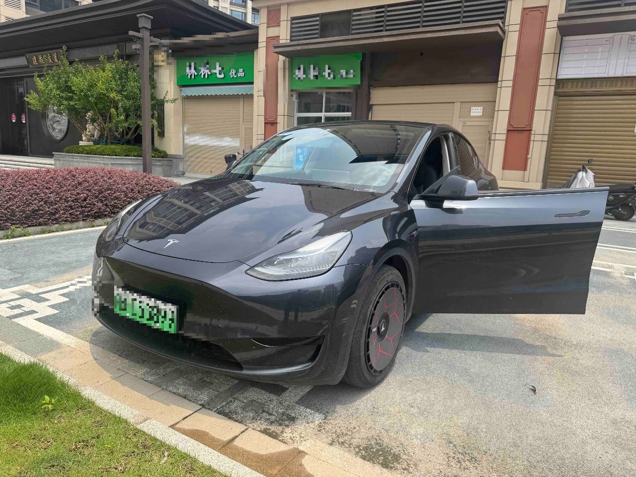 Tesla Model Y 2024 car image #2
