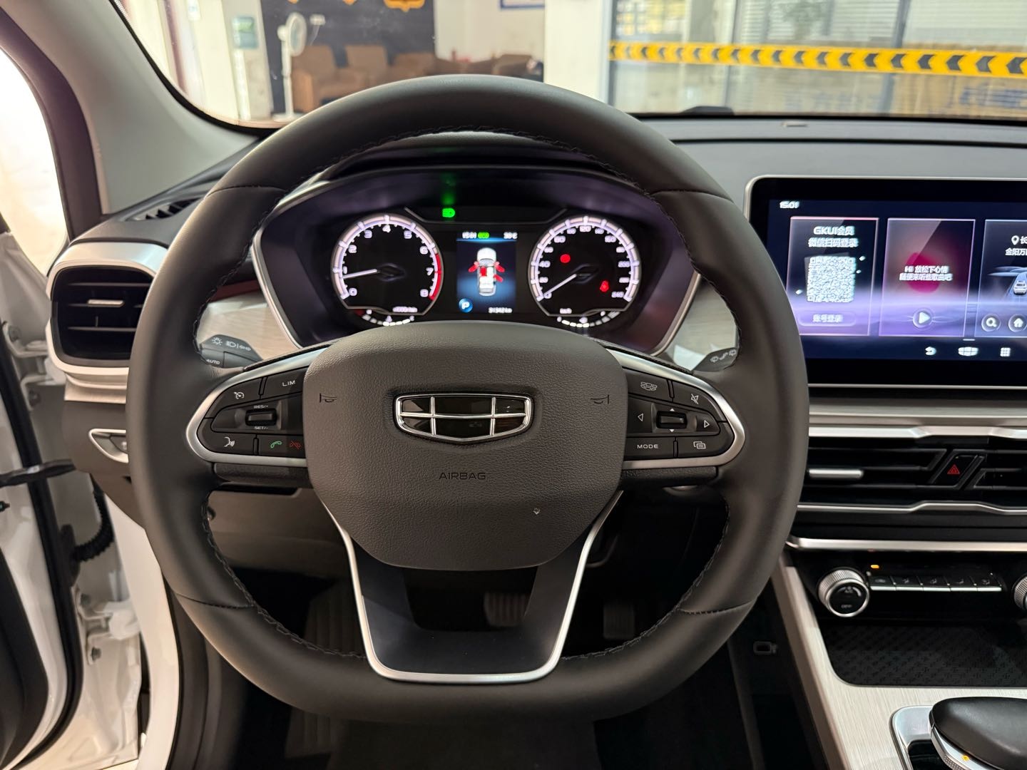 GEELY Coolray 2022 #15 GEELY Coolray 2022 car image #15