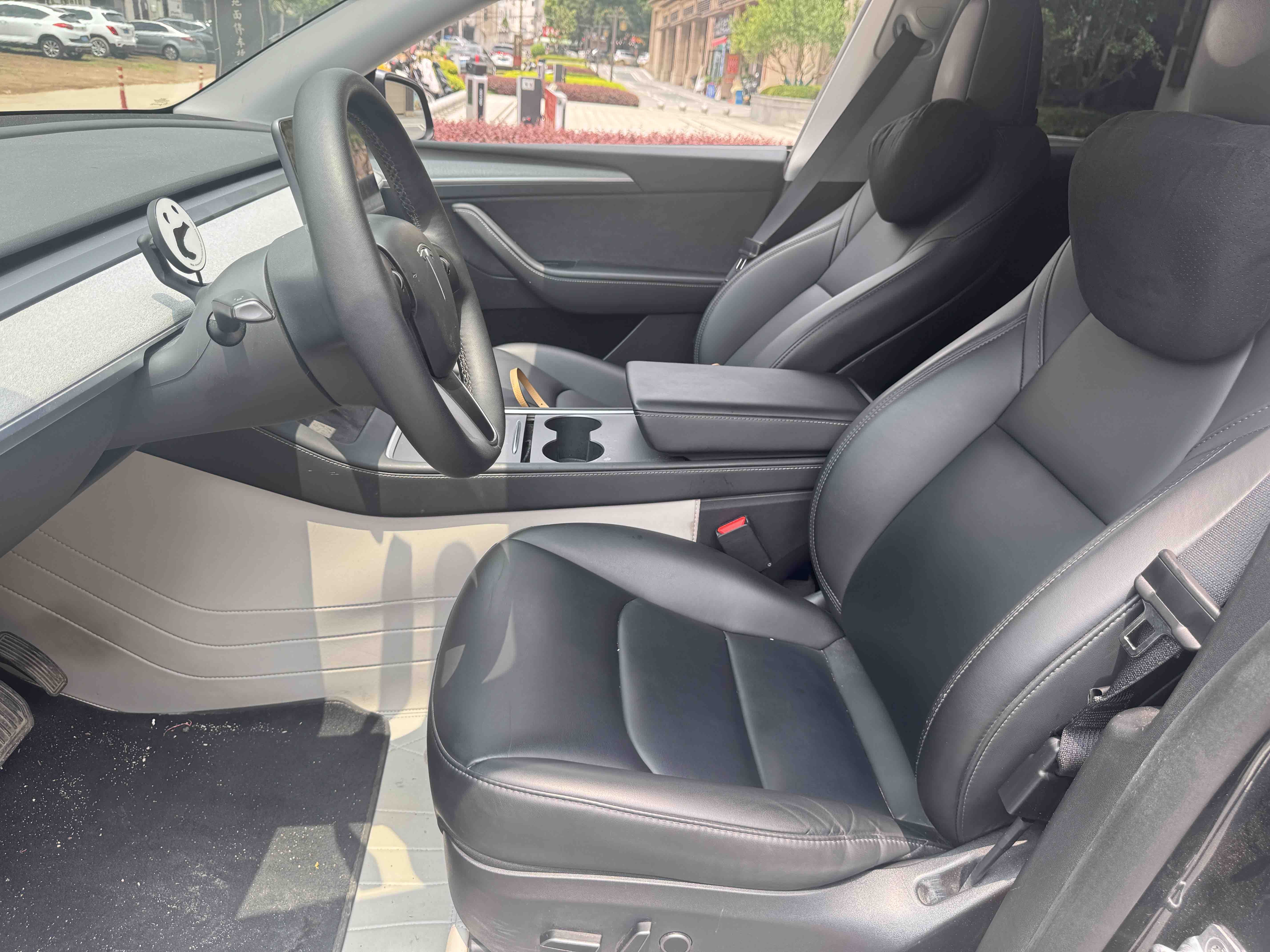 Tesla Model Y 2024 car image #5