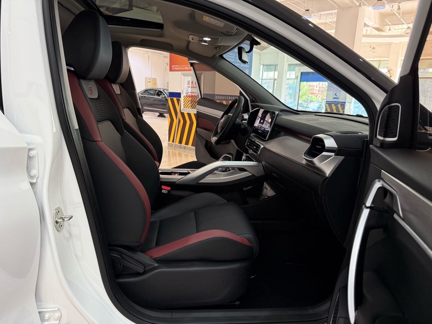 GEELY Coolray 2022 #13 GEELY Coolray 2022 car image #13