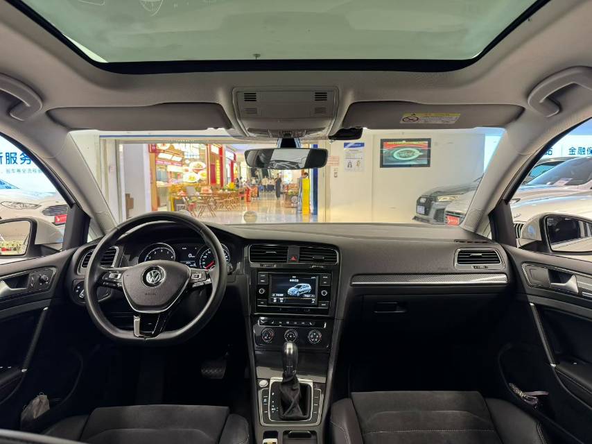 Volkswagen Golf 2018 car image #8