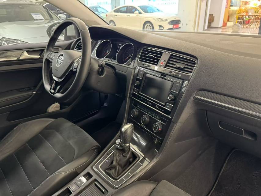 Volkswagen Golf 2018 car image #7