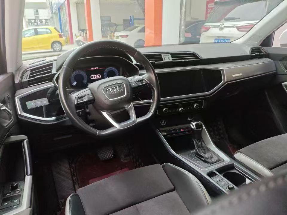 Audi Q3 2021 car image #4