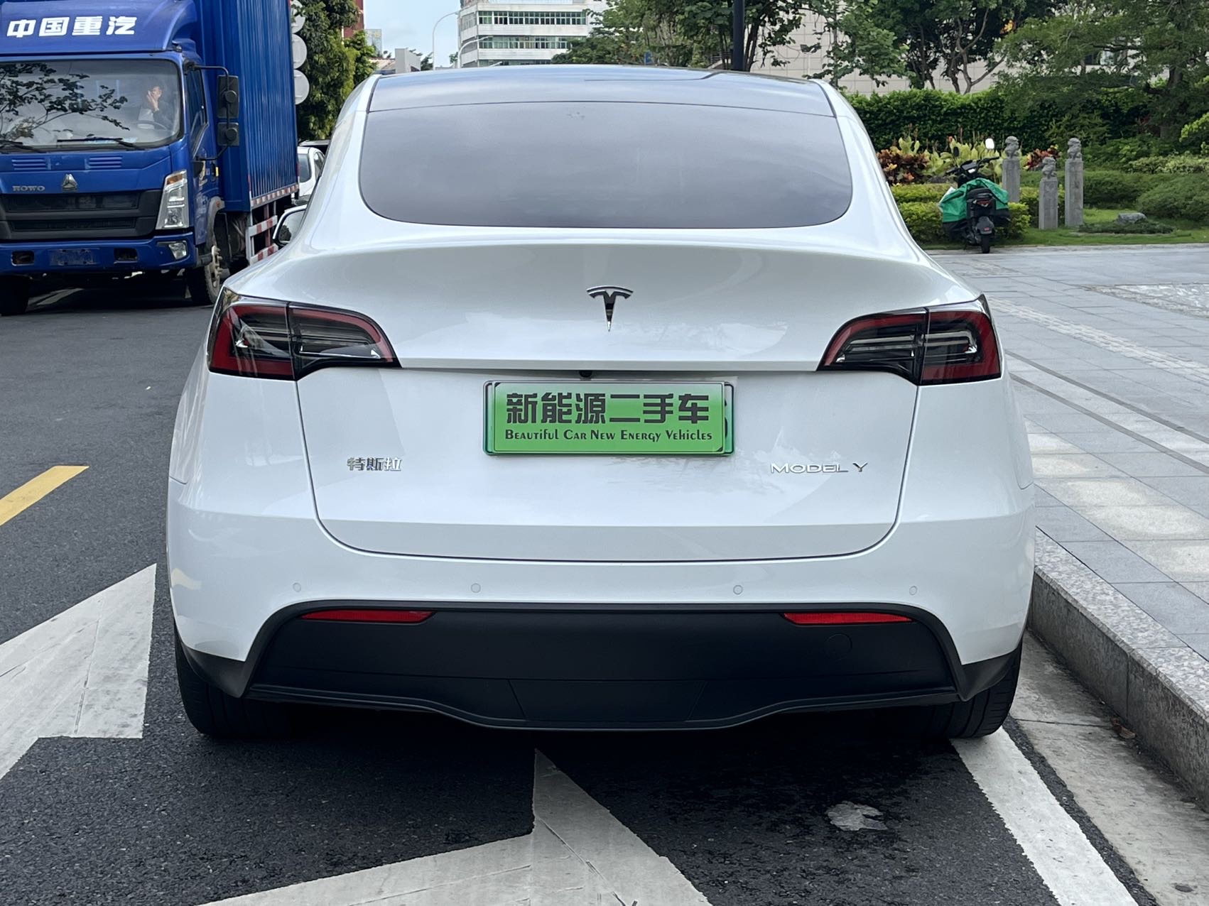 Tesla Model Y 2022 car image #5