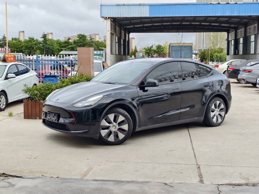 Tesla Model Y 2022 car image #2