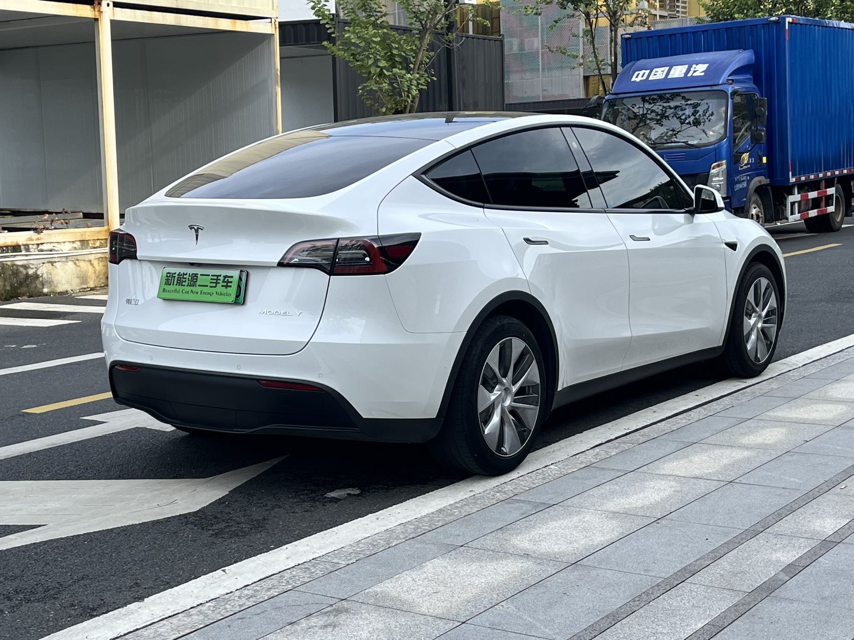 Tesla Model Y 2022 car image #6