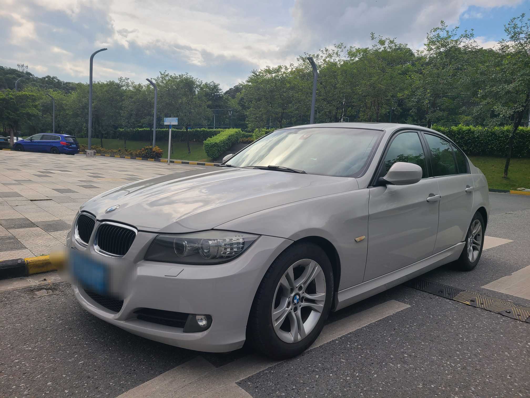BMW 3 Series 2011 car image #2