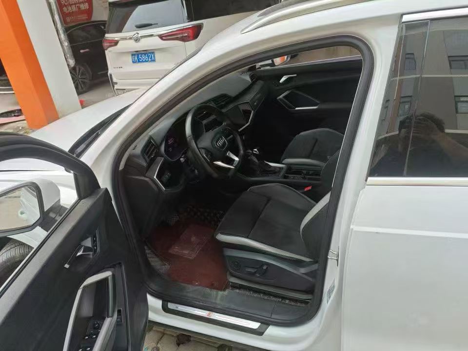 Audi Q3 2021 car image #7