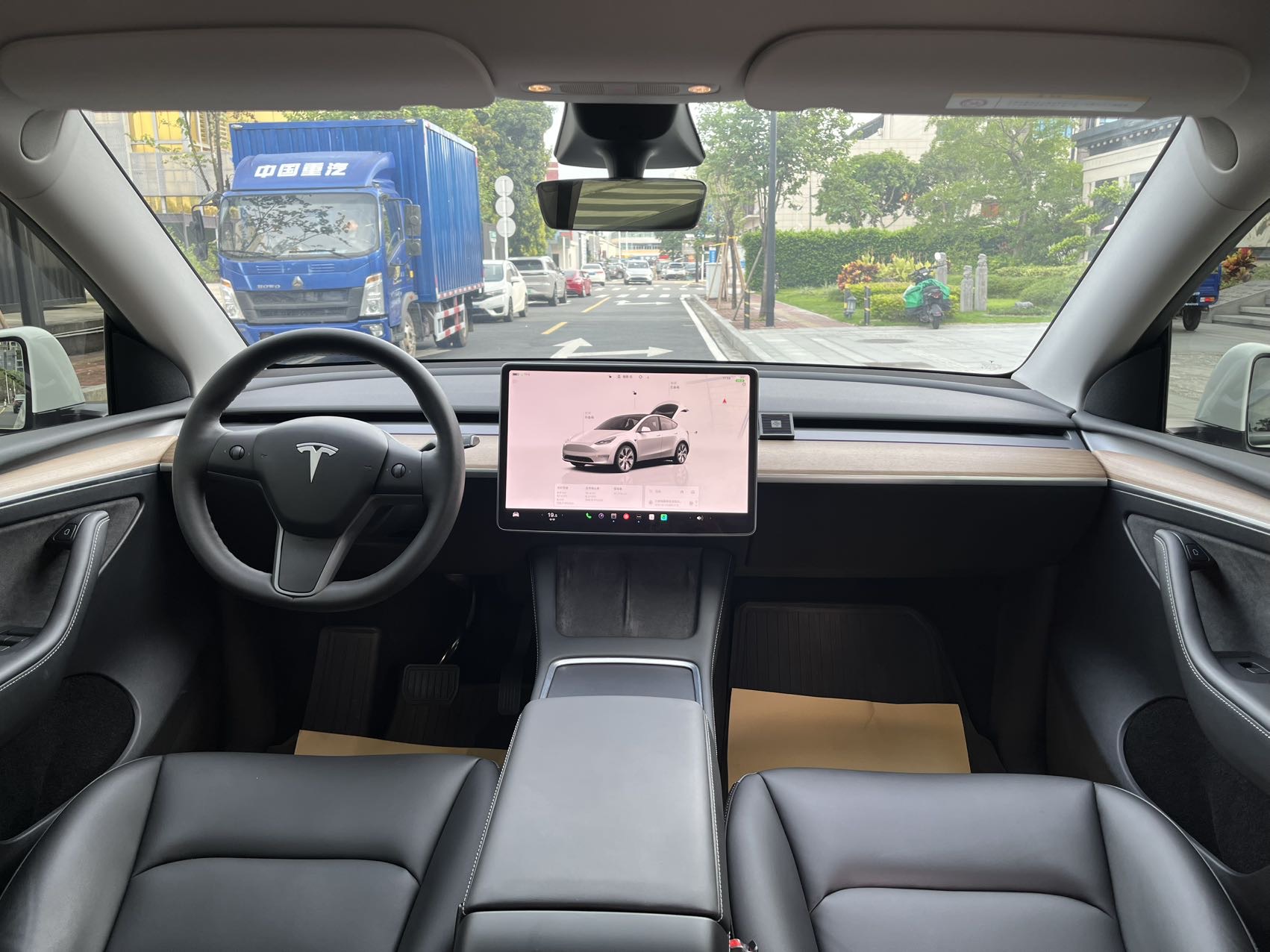 Tesla Model Y 2022 car image #9