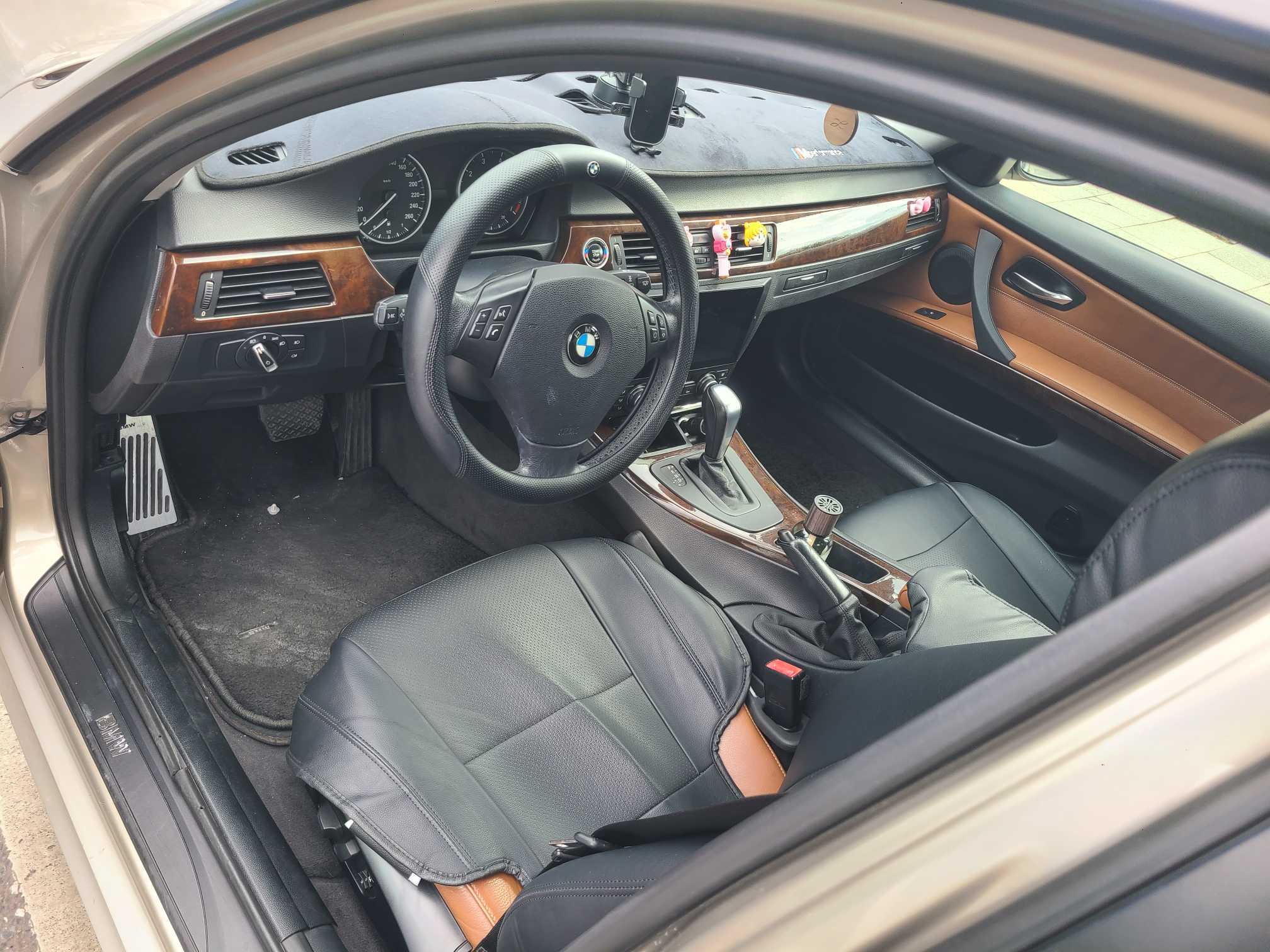 BMW 3 Series 2011 car image #4