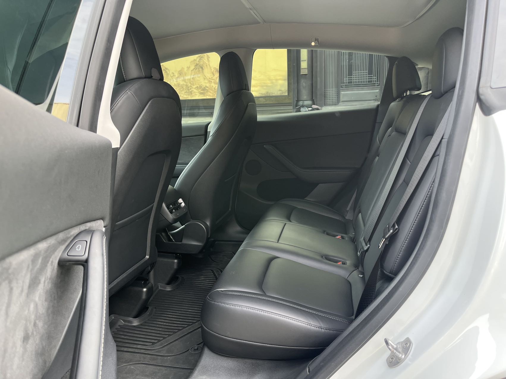 Tesla Model Y 2022 car image #8