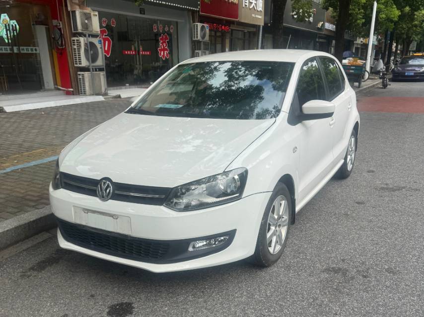 Volkswagen Polo 2014 car image #2