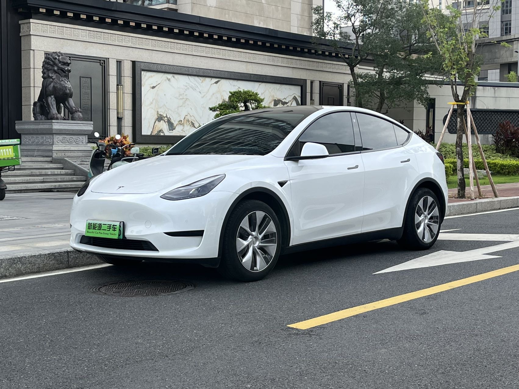 Tesla Model Y 2022 car image #2