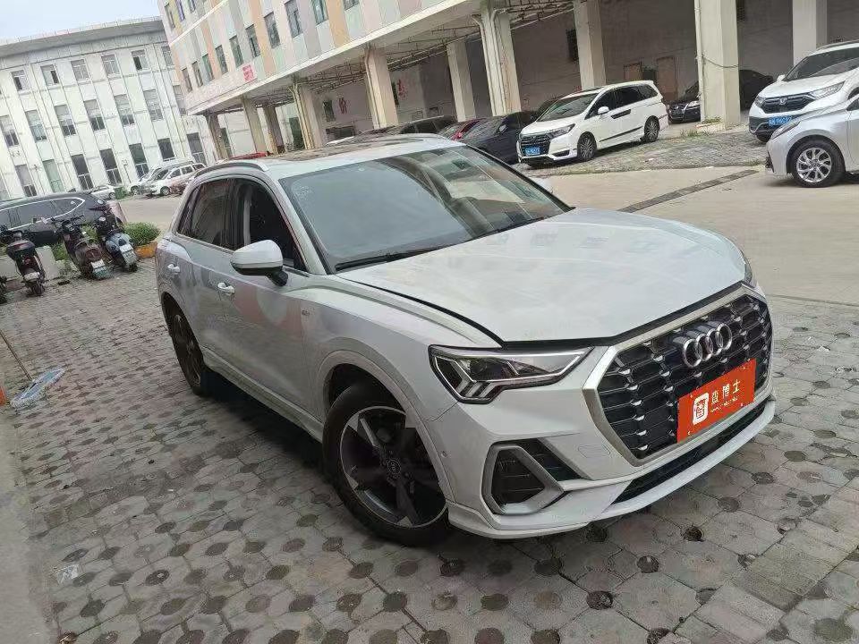 Audi Q3 2021 car image #5