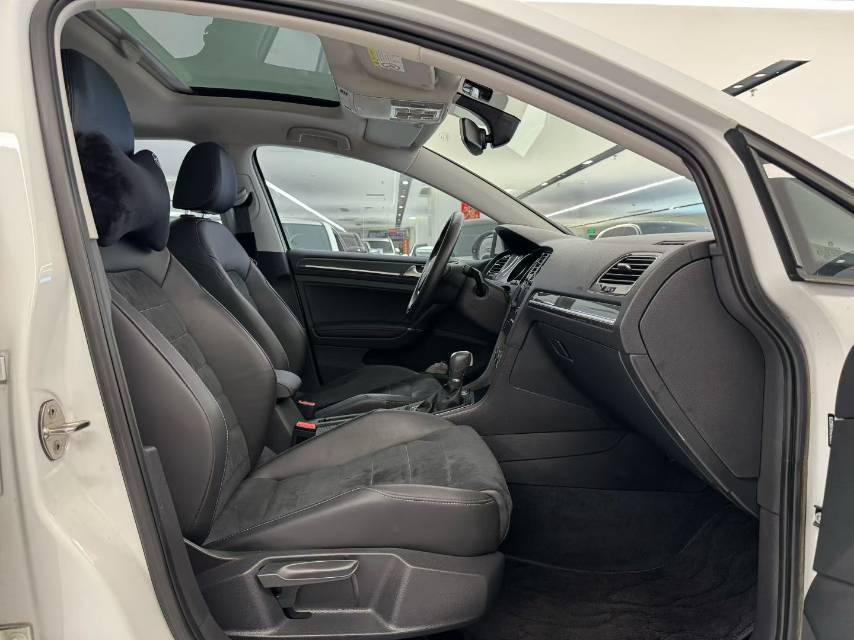 Volkswagen Golf 2018 car image #6