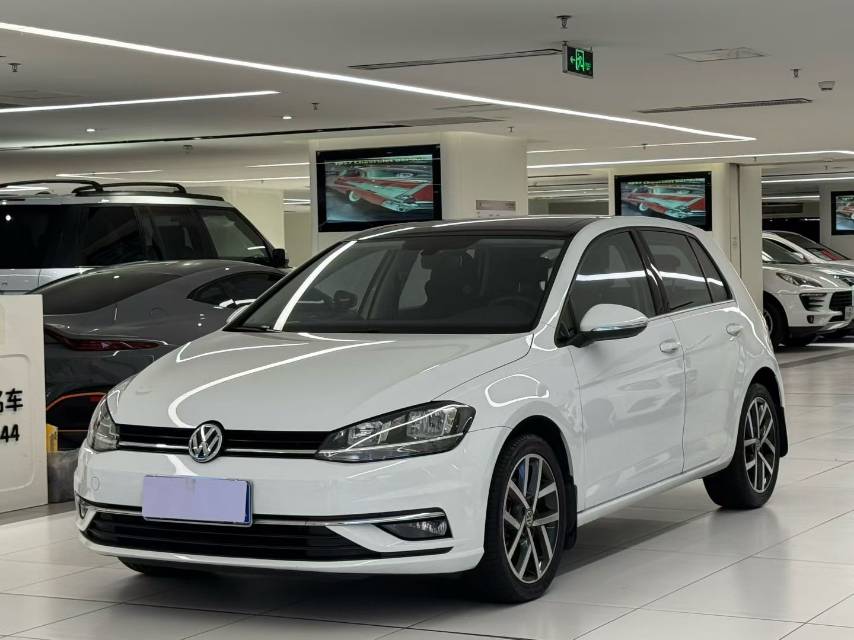 Volkswagen Golf 2018 car image #2