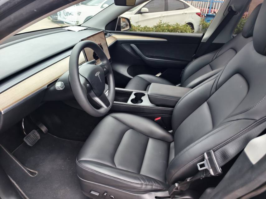 Tesla Model Y 2022 car image #4