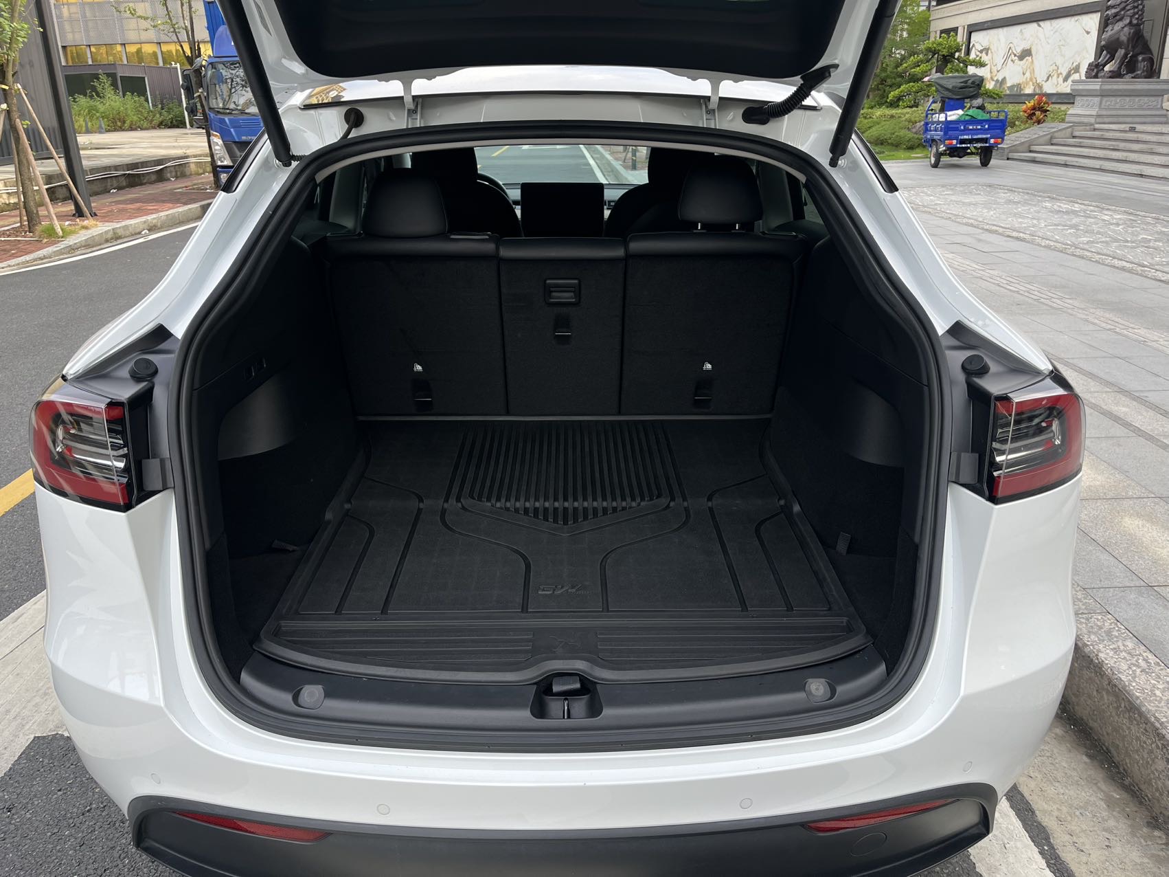 Tesla Model Y 2022 car image #11
