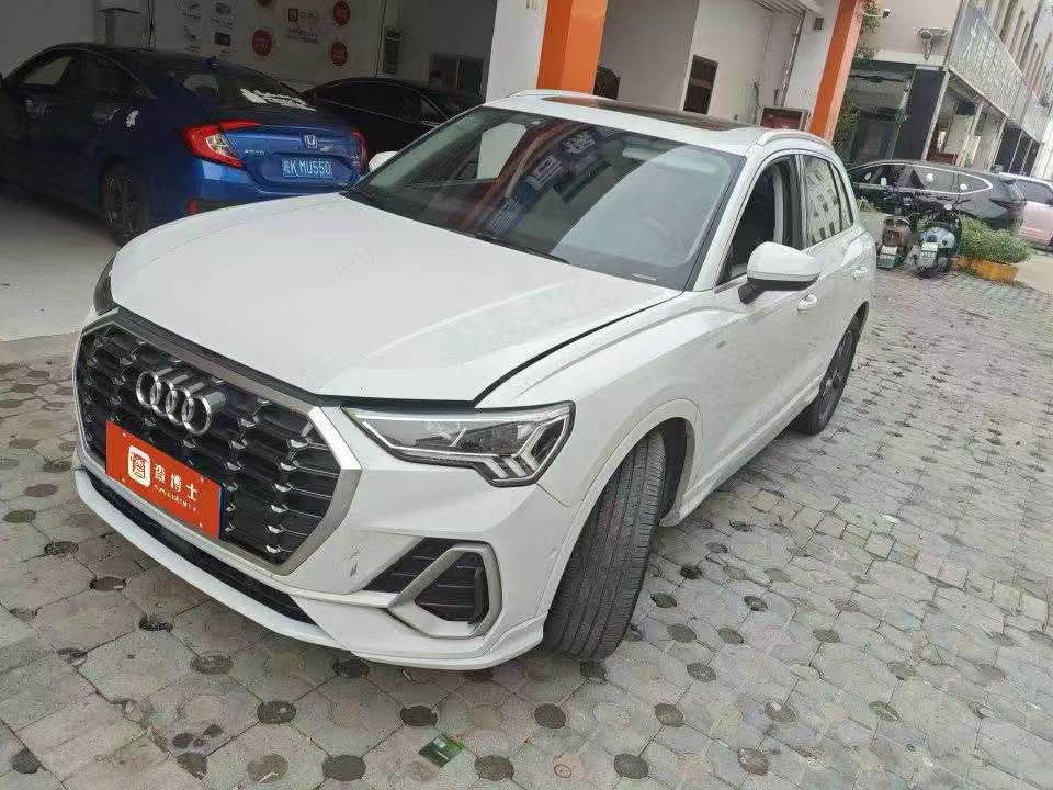 Audi Q3 2021 car image #2