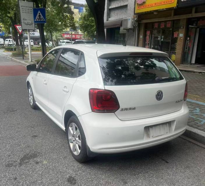 Volkswagen Polo 2014 car image #6