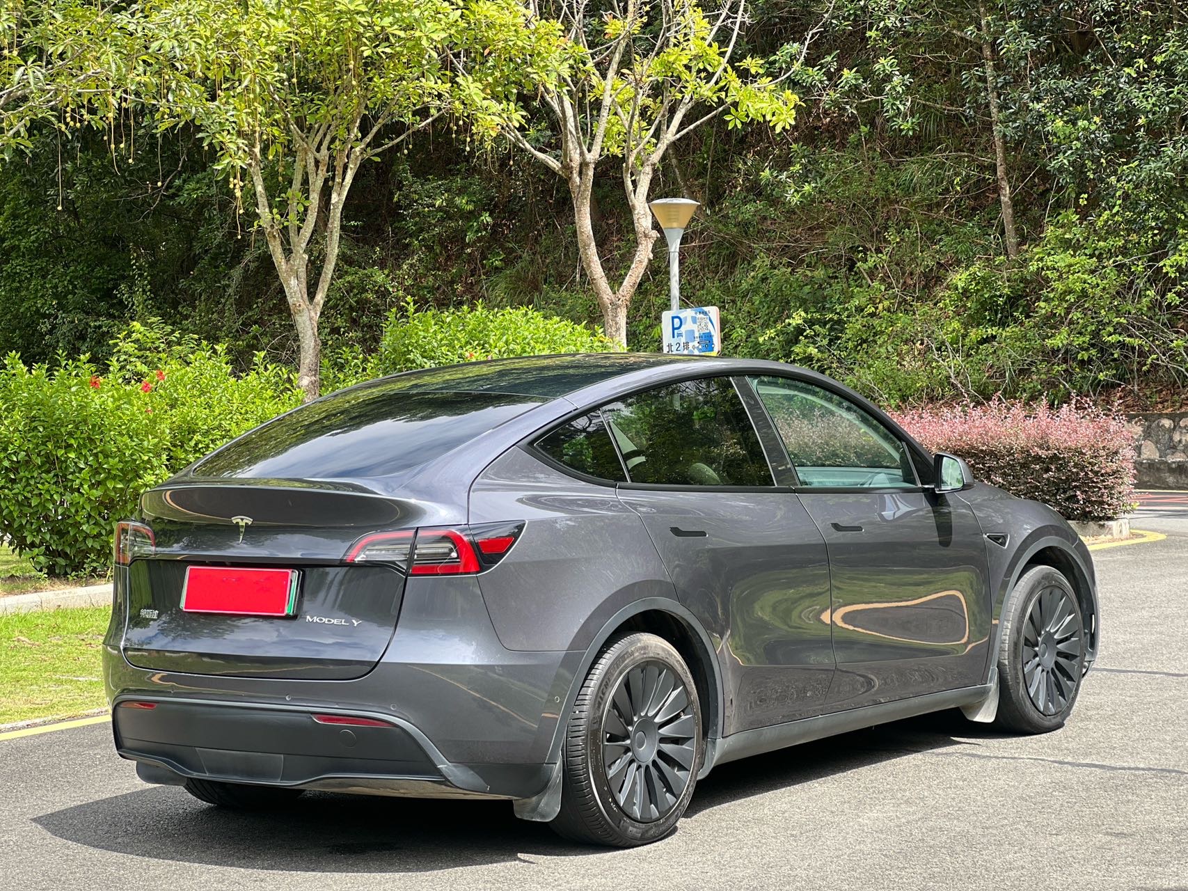 Tesla Model Y 2021 car image #9