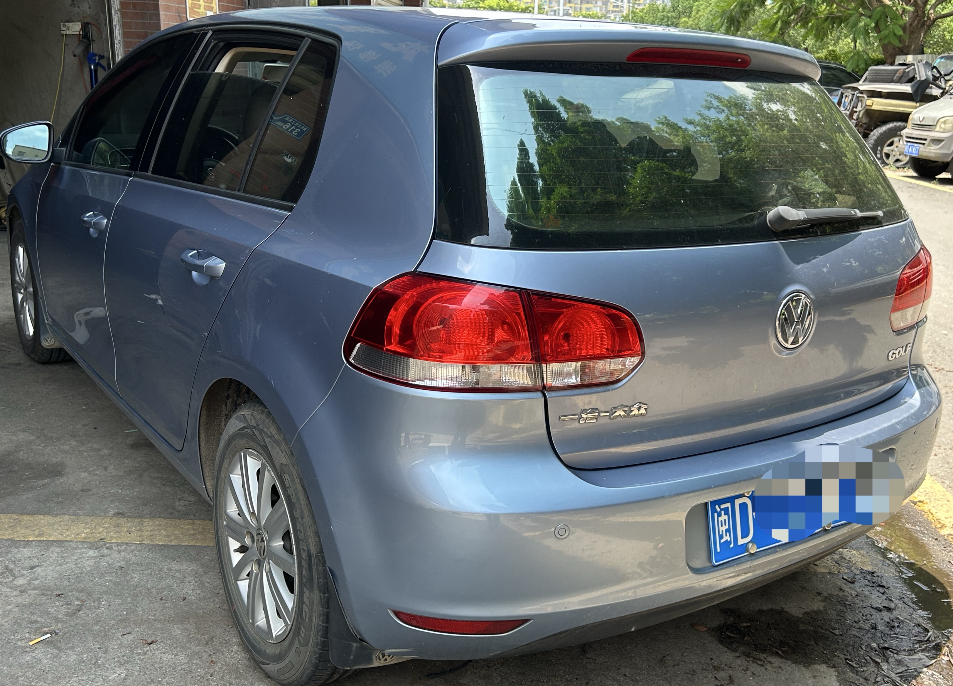 Volkswagen Golf 2010 car image #11