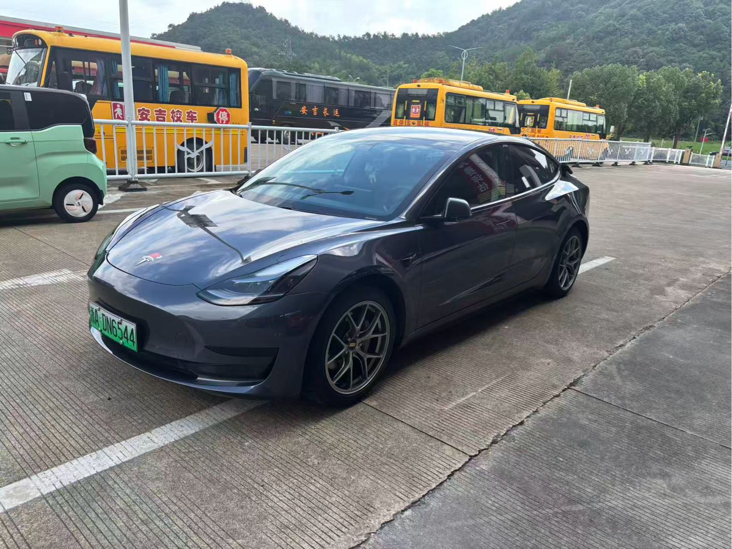 Tesla Model 3 2021 car image 