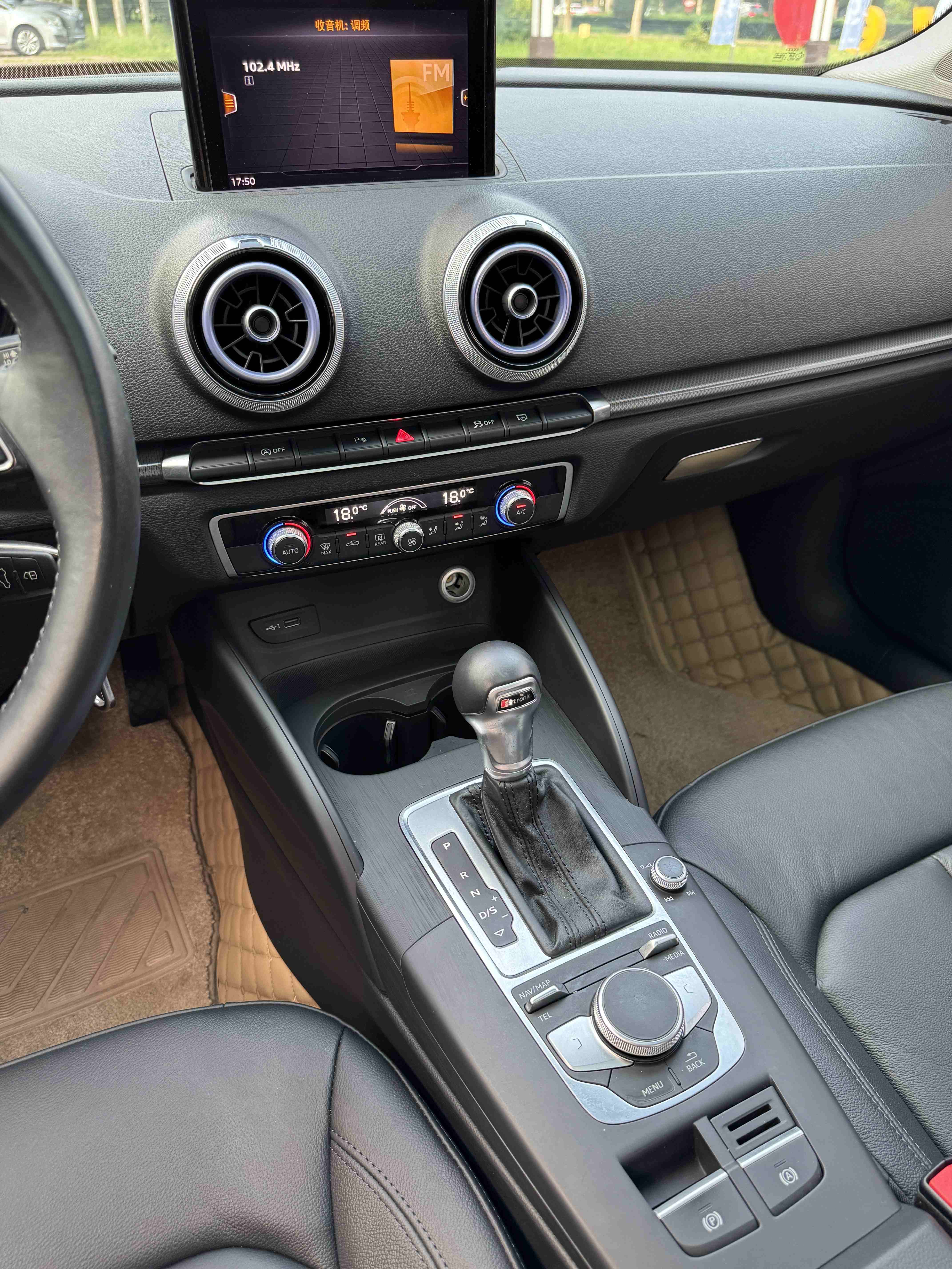 Audi A3 2018 car image #9