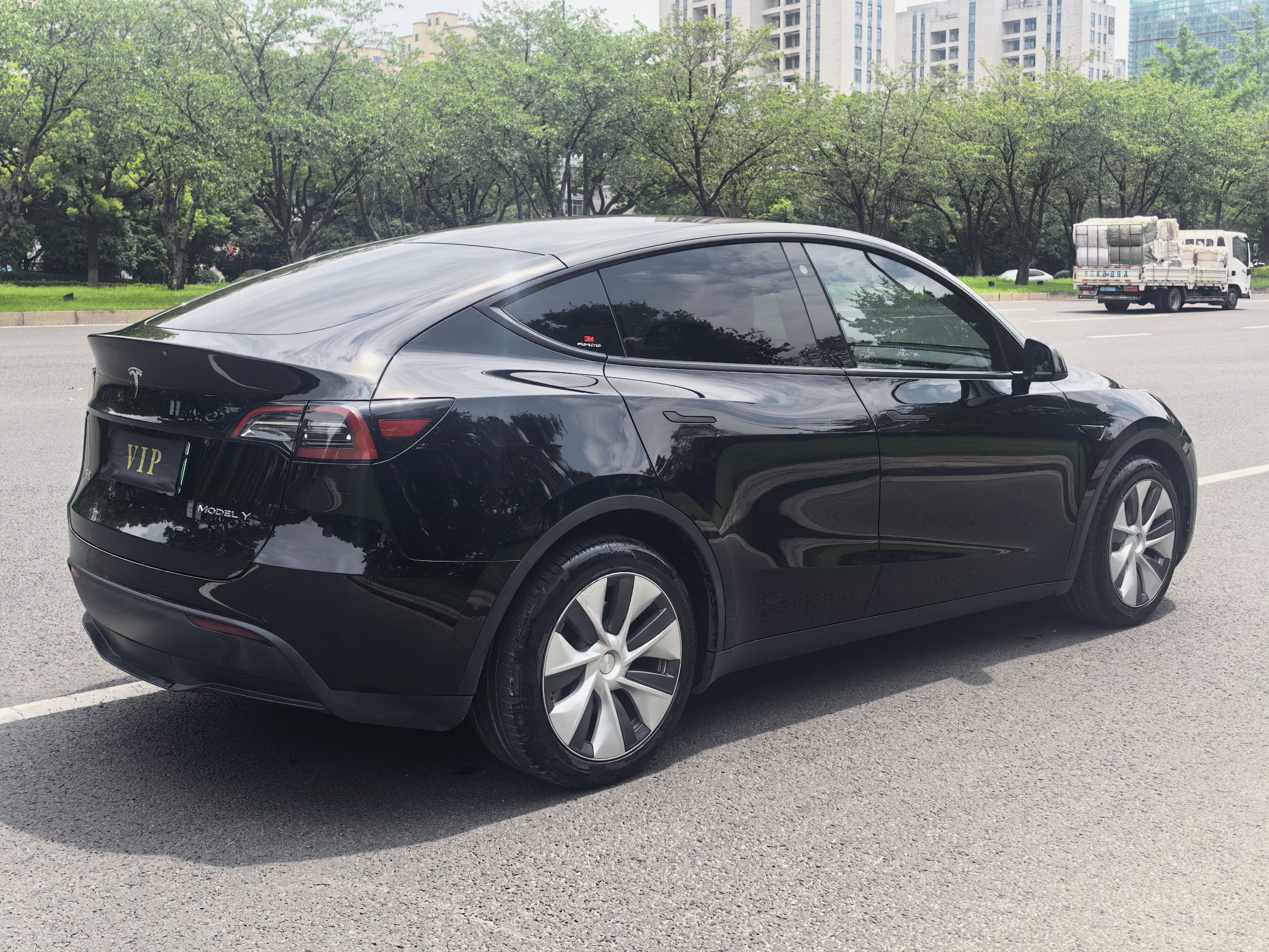 Tesla Model Y 2022 immagine di auto #9