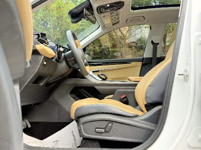 GEELY Boyue L 2025 car image #6