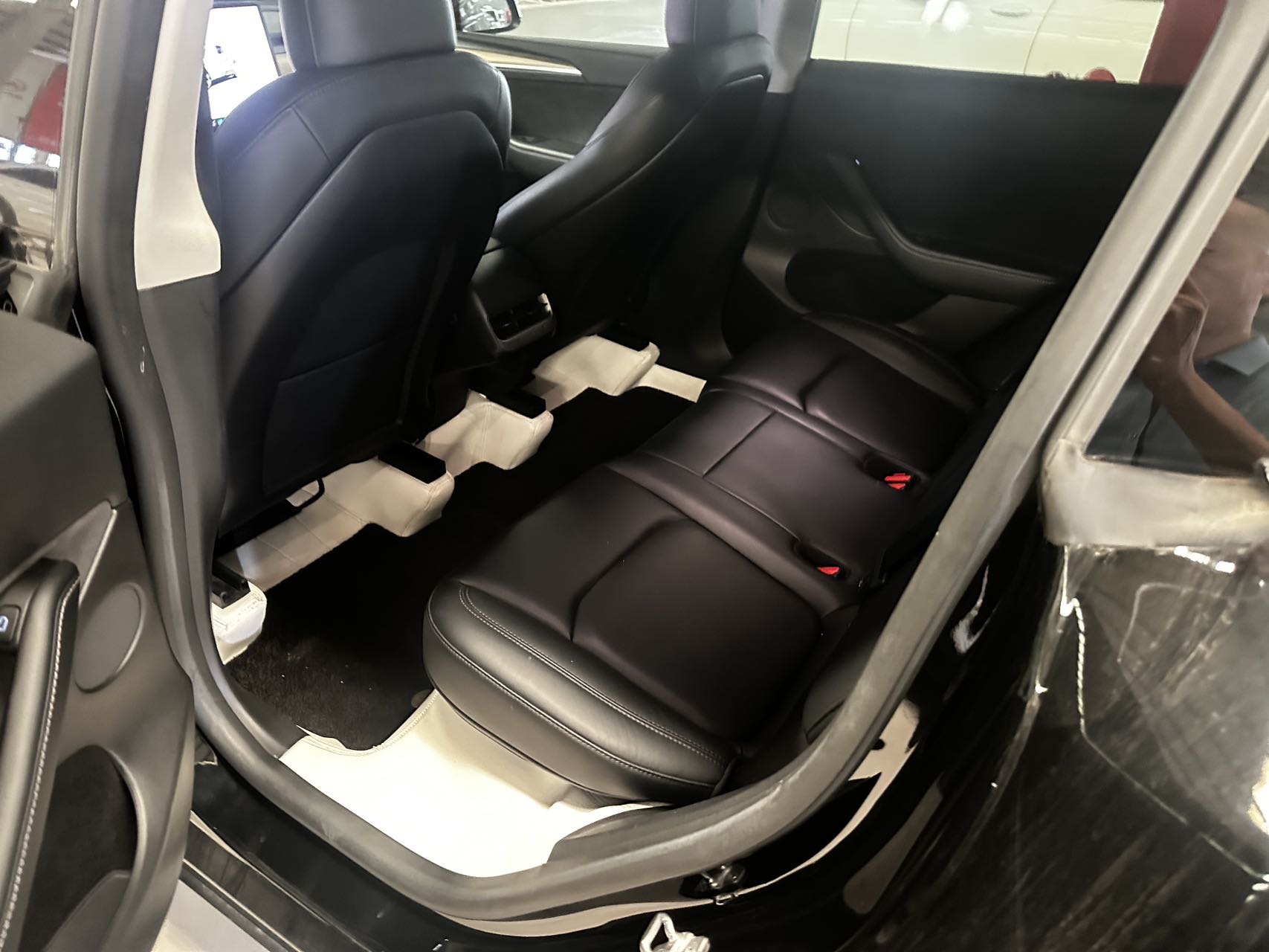 Tesla Model Y 2023 car image #5