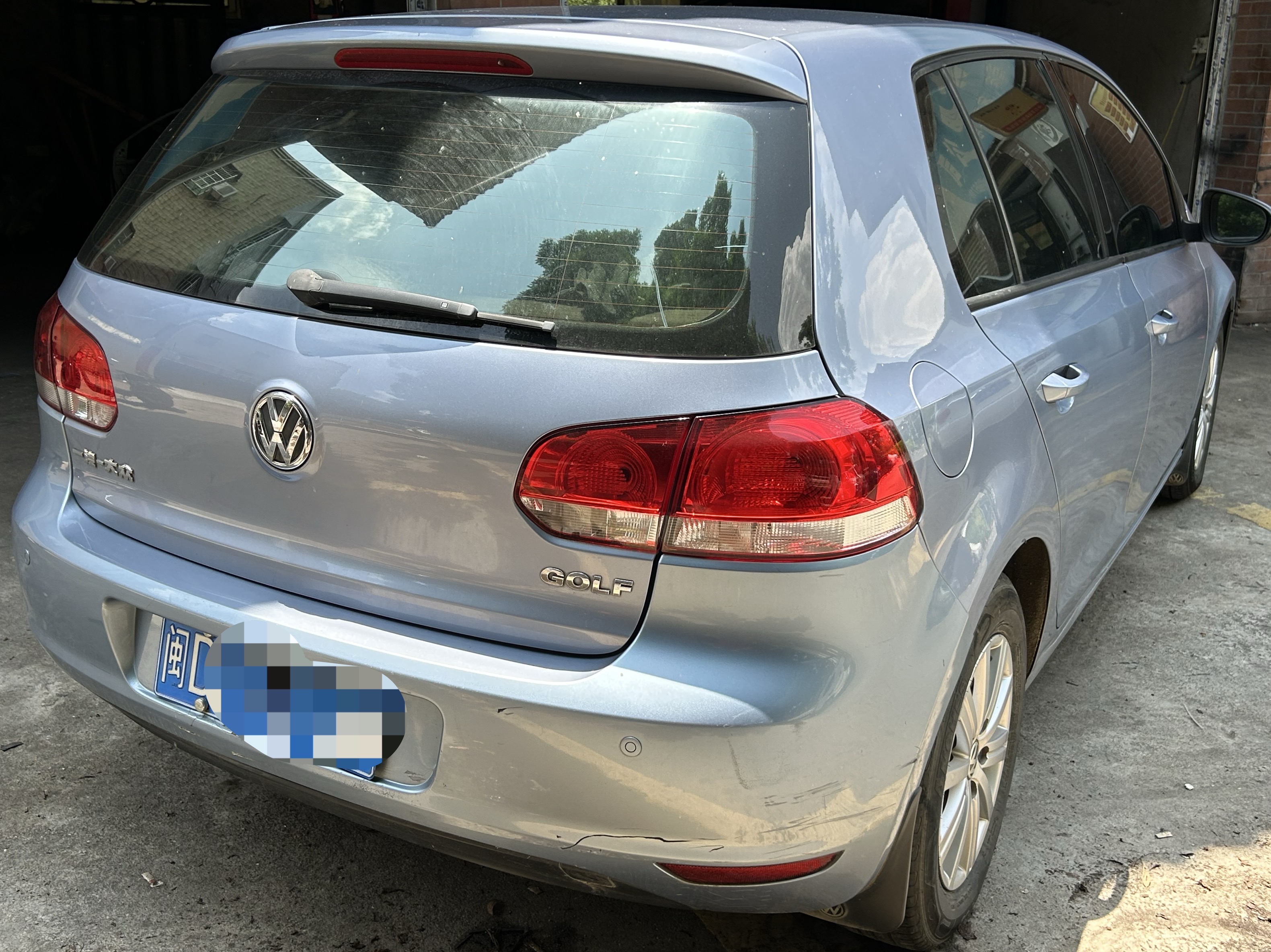 Volkswagen Golf 2010 car image #9