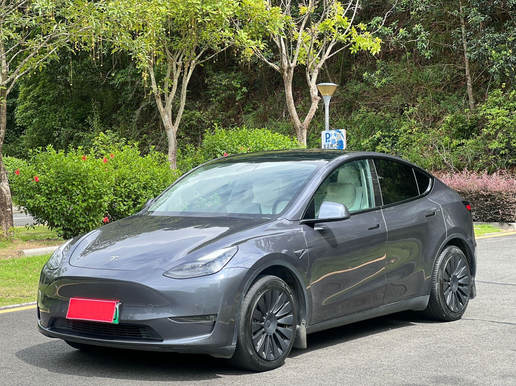 Tesla Model Y 2021 car image #2