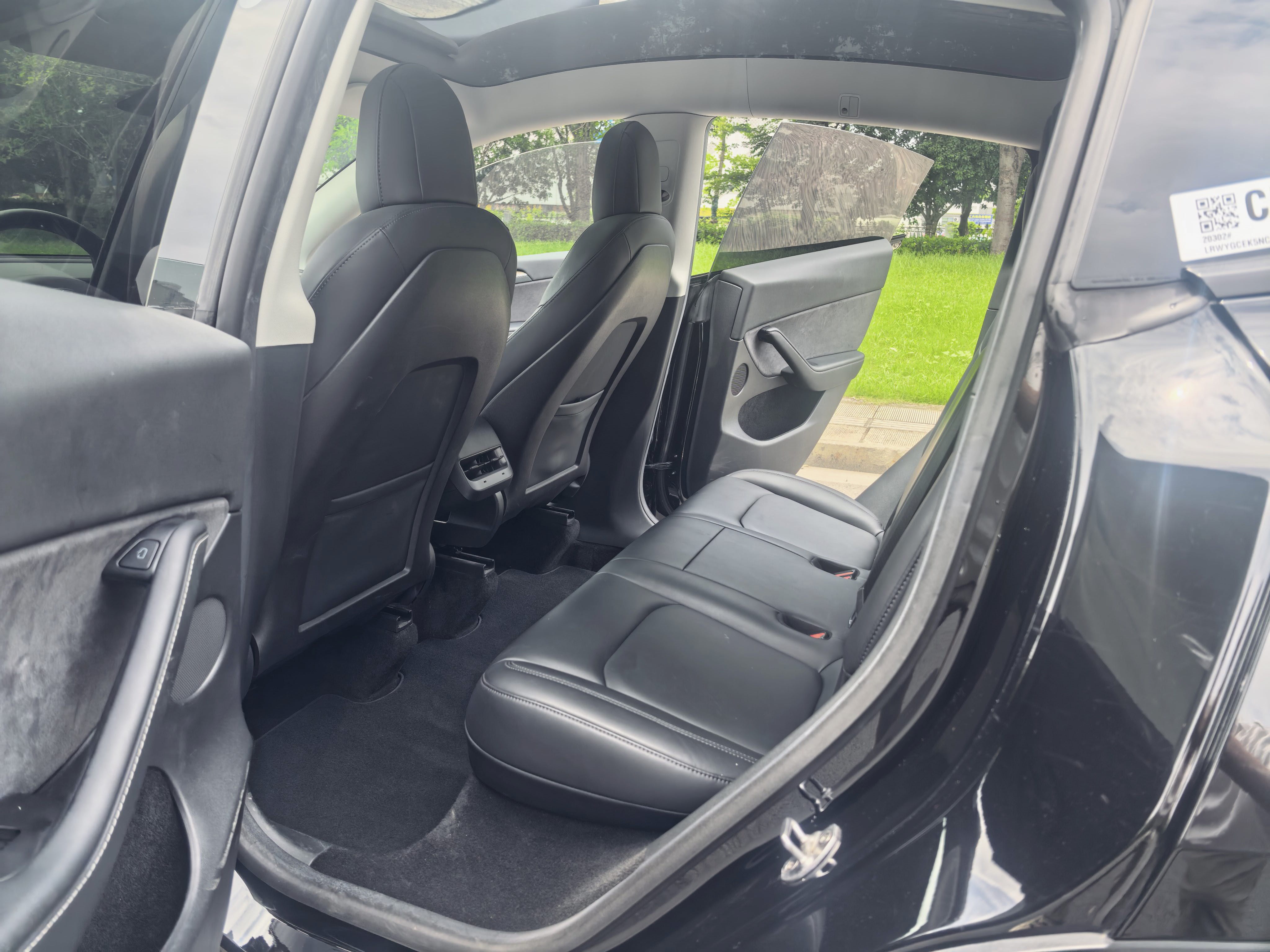 Tesla Model Y 2022 immagine di auto #7