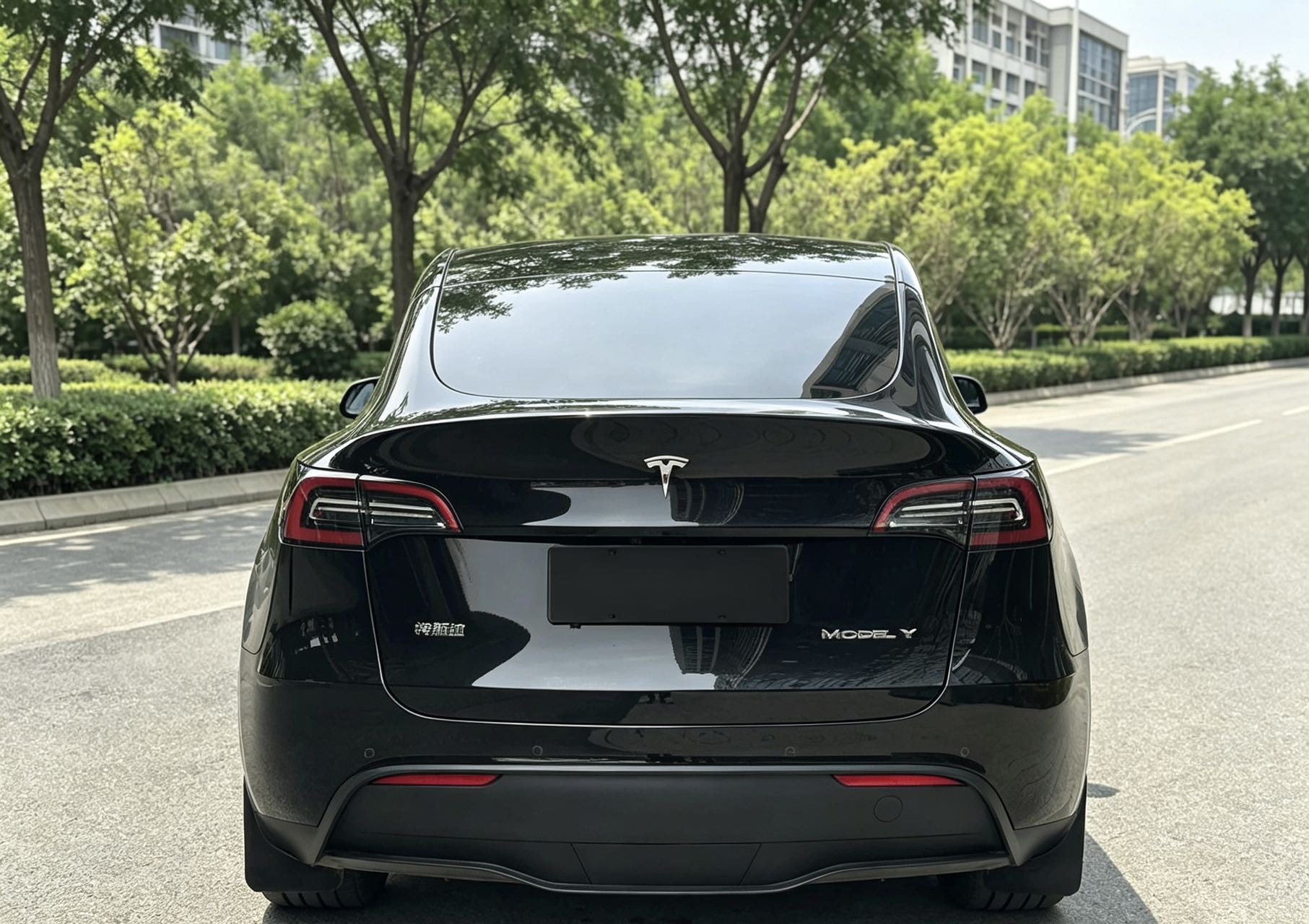 Tesla Model Y 2023 car image #7