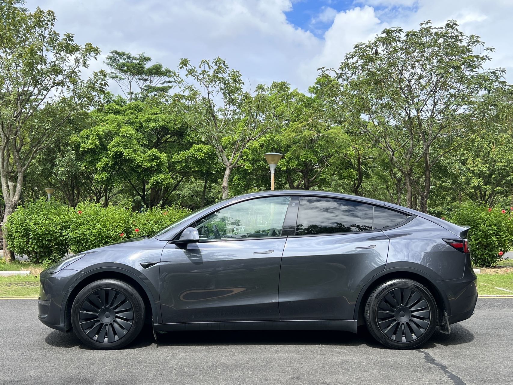 Tesla Model Y 2021 car image #5