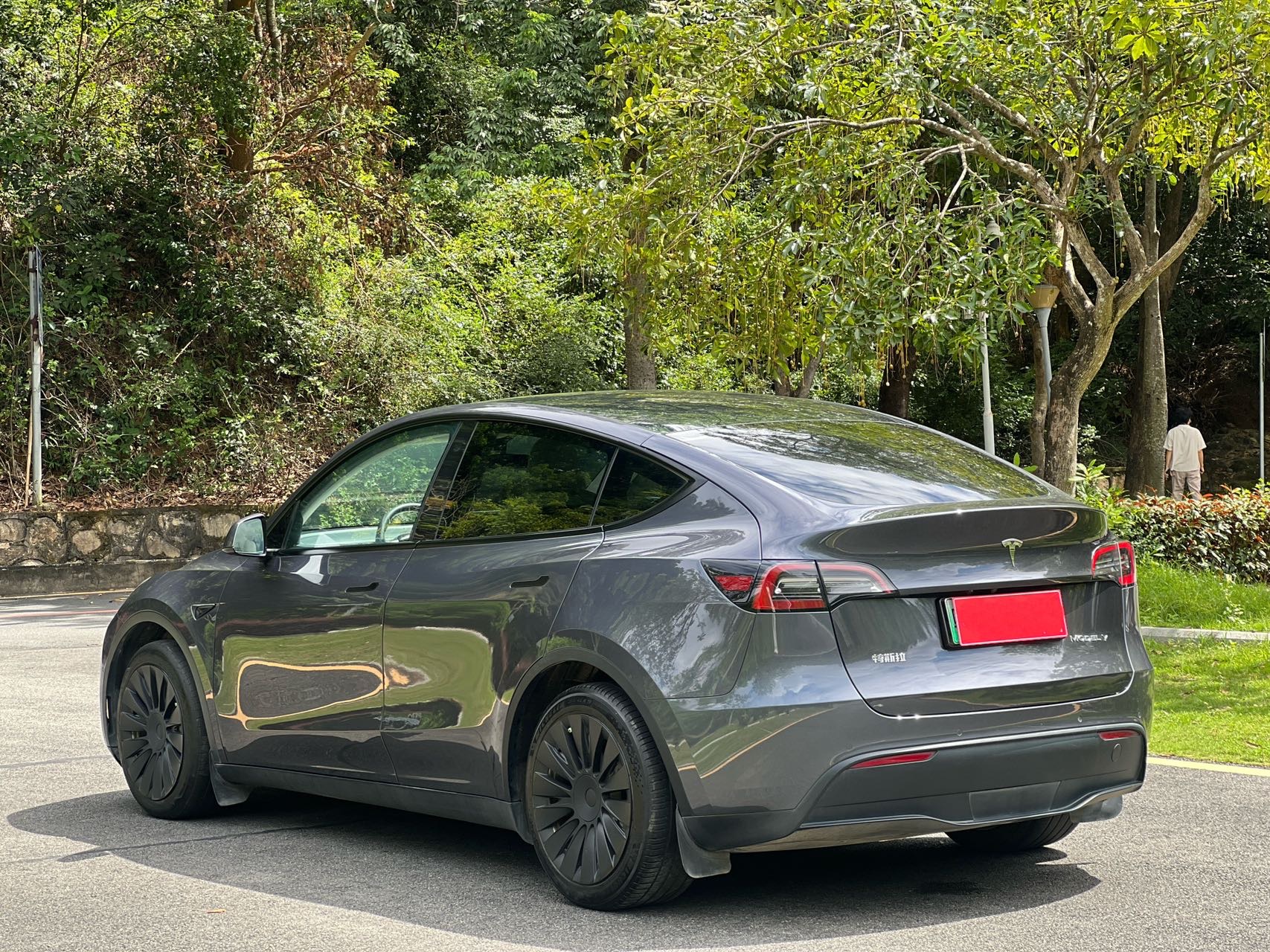 Tesla Model Y 2021 car image #11
