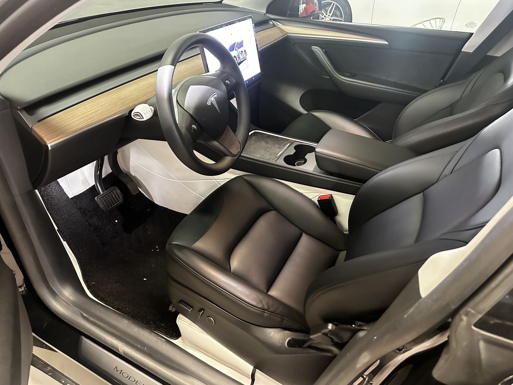 Tesla Model Y 2023 car image #4