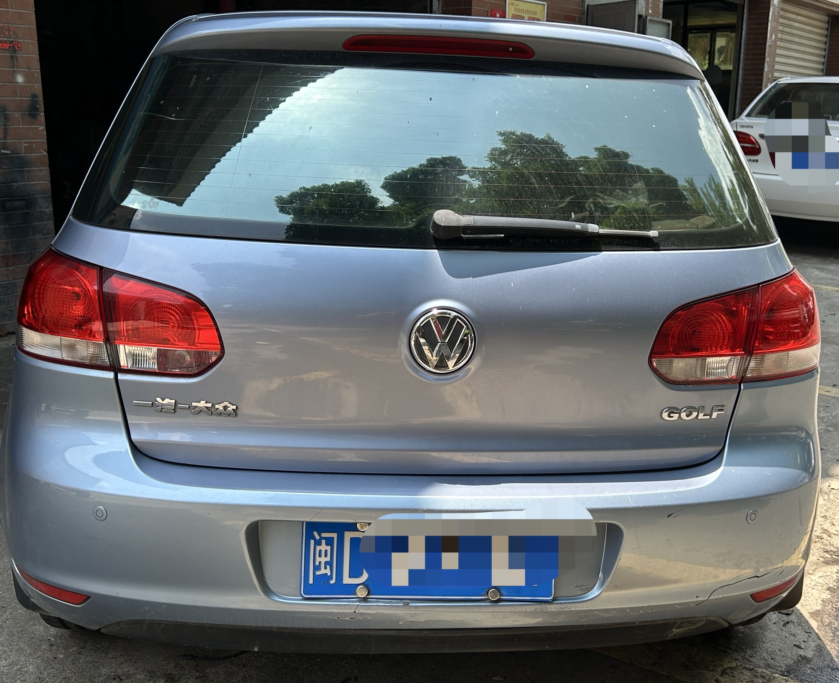 Volkswagen Golf 2010 car image #10