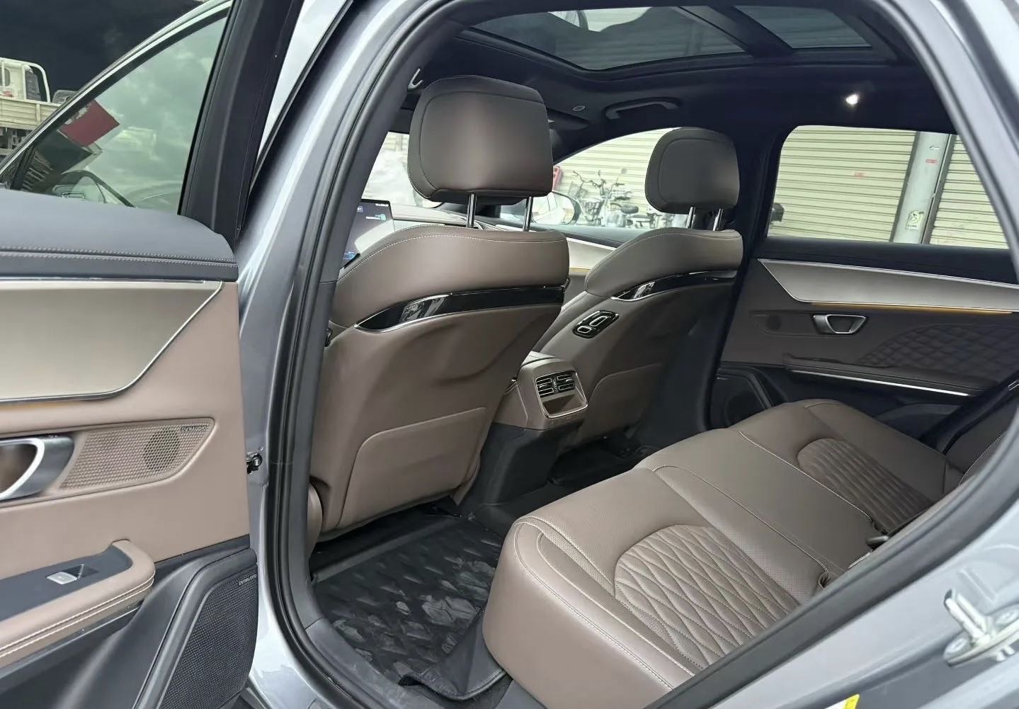 BYD Han 2023 immagine di auto #8