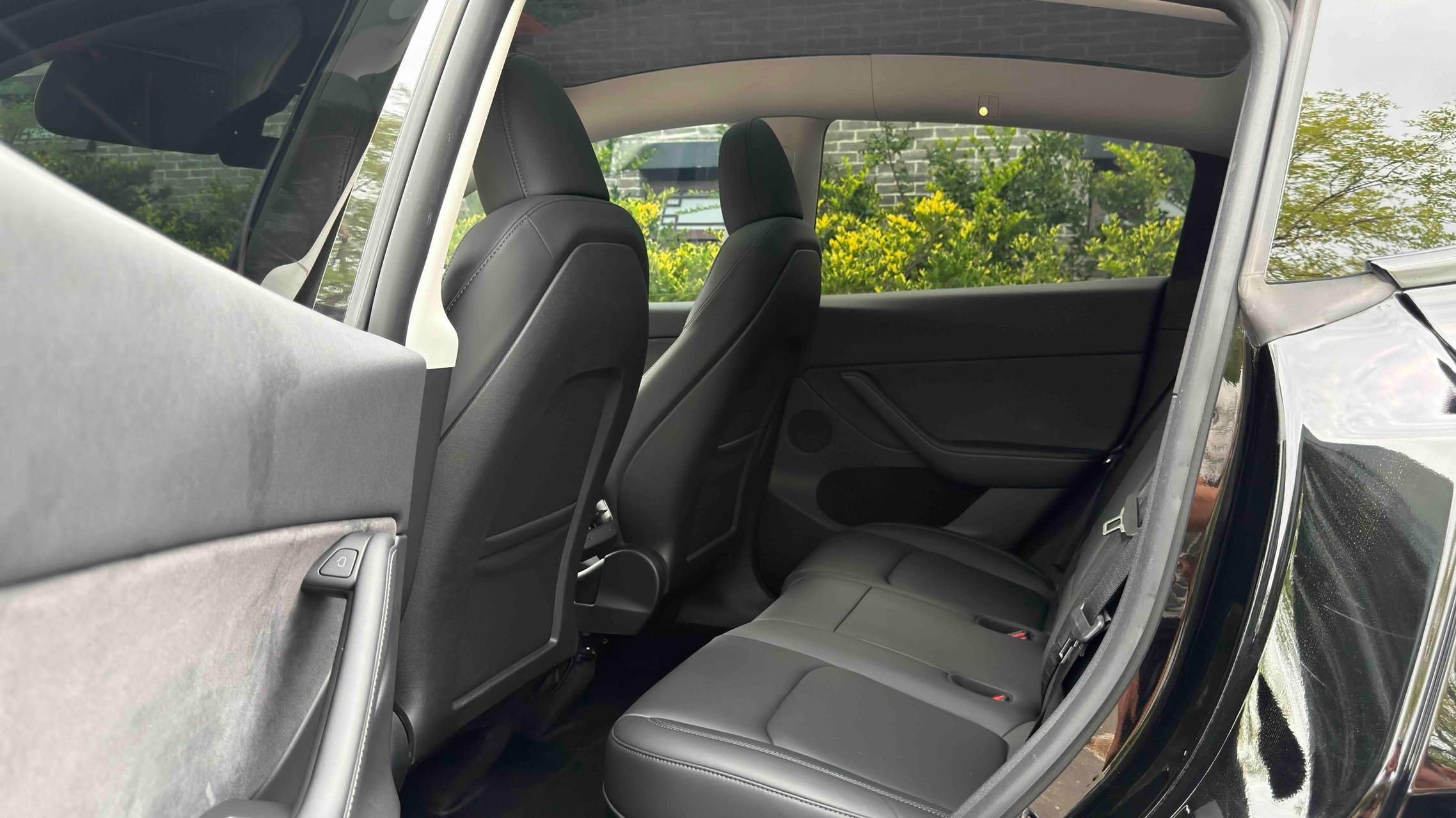 Tesla Model Y 2023 car image #11